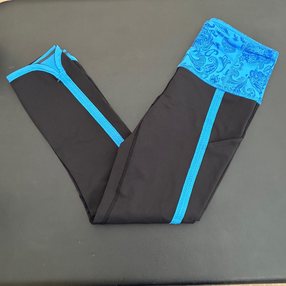 Lululemon Black and Blue Cropped Leggings - Size 4